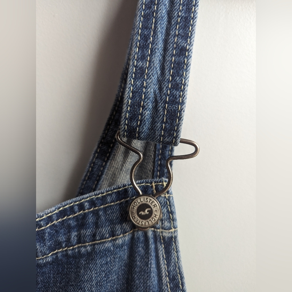 EUC..Hollister Denim Bib Ripped and Distressed Overalls Size Small - Picture 3 of 9
